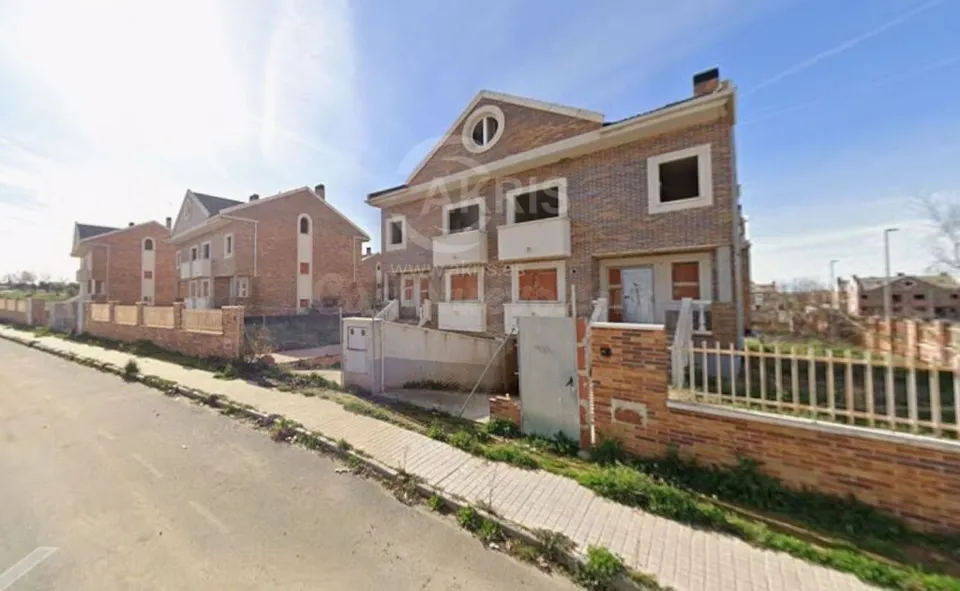 Chalet Pareado en Burguillos De Toledo