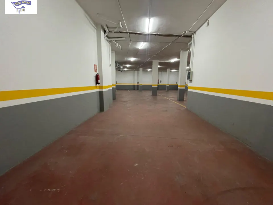 LOCAL CON VADO. 9 PLAZAS DE GARAJE. POSIBILIDAD DE T RASTEROS