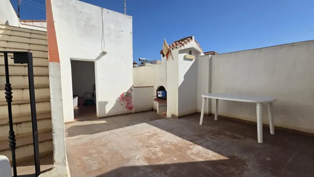 Casa adosada con amplios espacios interiores y exteriores, próxima a María Guerrero — 23