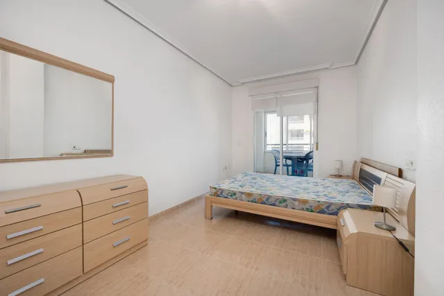 Venta de amplio apartamento seminuevo Ed.Torreaguas Torrevieja — 18