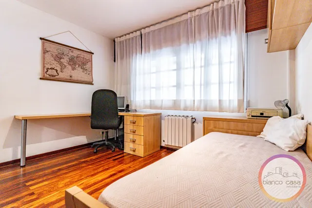 ✨ ¡amplio piso de 4 dormitorios con  terraza en pleno centro de Carballo por 178.900€! — 26