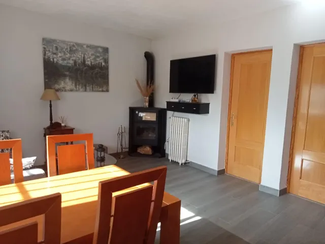 Chalet independiente de una planta con solárium, trastero y jardín consolidado — 4