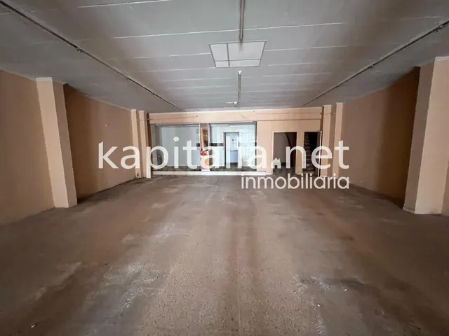 PISO Y BAJO COMECIAL CENTRICO A LA VENTA EN LA LLOSA DE RANE - foto 2