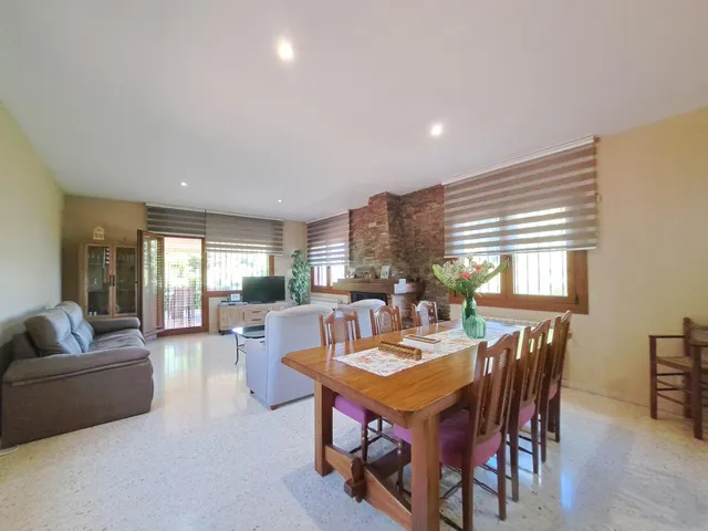 CASA A 4 VIENTOS CON PARCELA DE 8.177M2 - foto 4