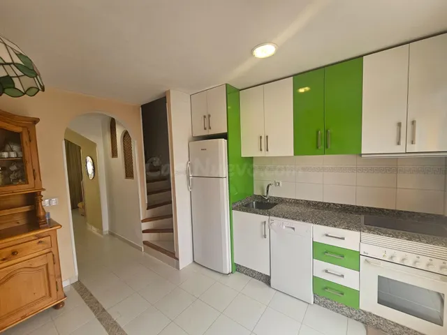 DÚPLEX CON 3 DORMITORIOS, GARAJE Y PATIOS A 700 METROS DE LA - foto 4
