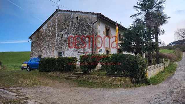 CASA DE PIEDRA CON AMPLIA PARCELA. ESCOBEDO DE VILLAFUFRE. — 39