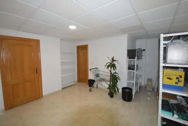 Local Comercial. Entresuelo en Orihuela zona Duque de Tamames, 60 m2. de superficie. — 3