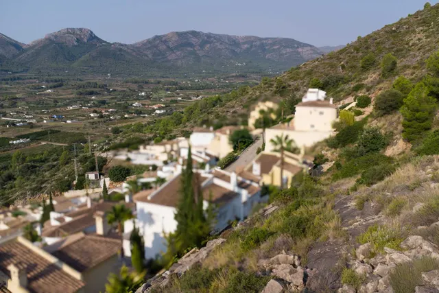 Terreno edificable en Jalón con vistas al valle y servicios cercanos — 16