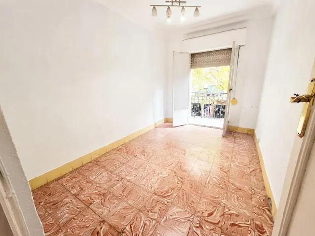PISO EN EL MISMO PASEO GERMANIAS PARA REFORMAR — 9