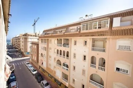 Apartamento de 2 dormitorios a 50 metros del mar en Acequión, Torrevieja — 5