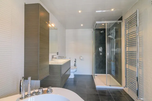Exclusividad y diseño: 2º piso con ascensor, parking y suite de lujo — 30