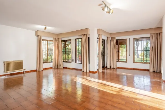 chalet independiente con la mejor parcela en la prestigiosa  urbanización de el serrallo — 11