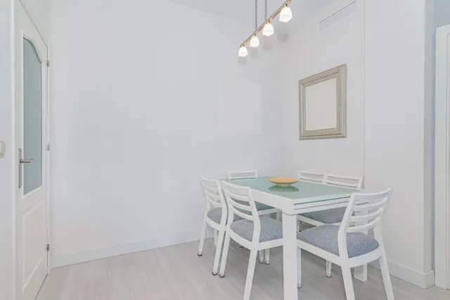 ¡Tu oasis junto a mar! Precioso piso de 2 dormitorios con terraza, piscina y garaje en Playa Poniente, Motril. — 8
