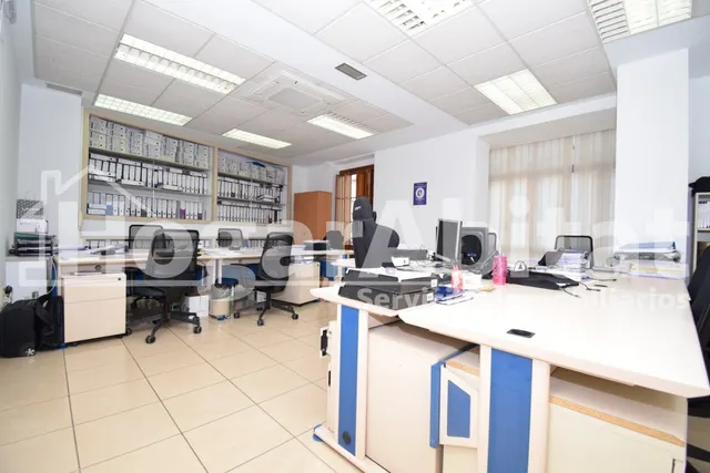 Despacho con varias oficinas en el centro — 7