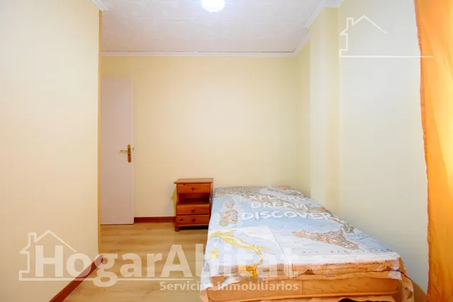 MUY AMPLIO CON 4 DORMITORIOS Y TERRAZA EN EL CENTRO — 21