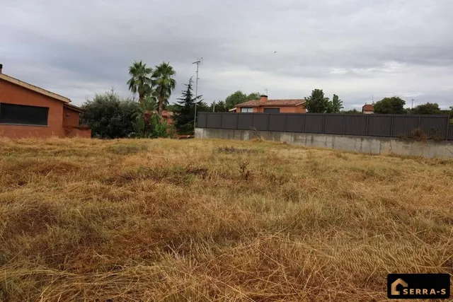 Construye tu hogar en Can Quirze: solar de 711 m2 en la mejo - foto 4