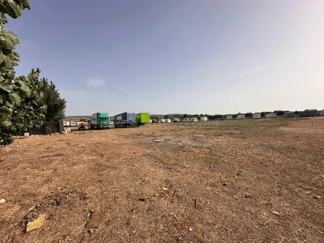 Terreno Industrial en Escuzar - Oportunidad Única por €530,000 — 3