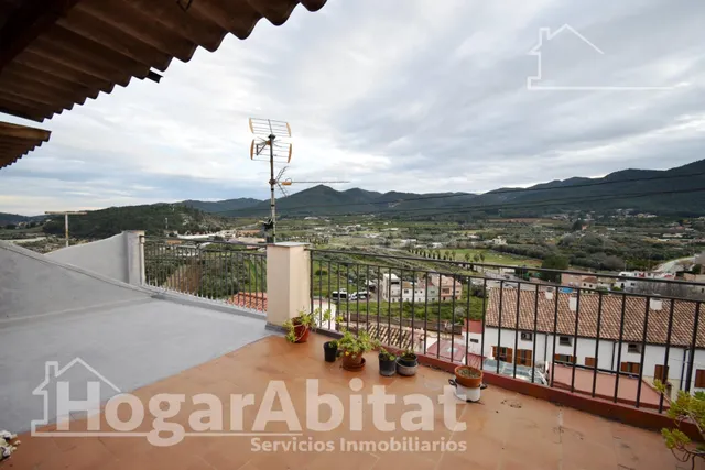 AMPLIA CASA CON TERRAZA Y BARBACOA CERCA DEL CENTRO - foto 2