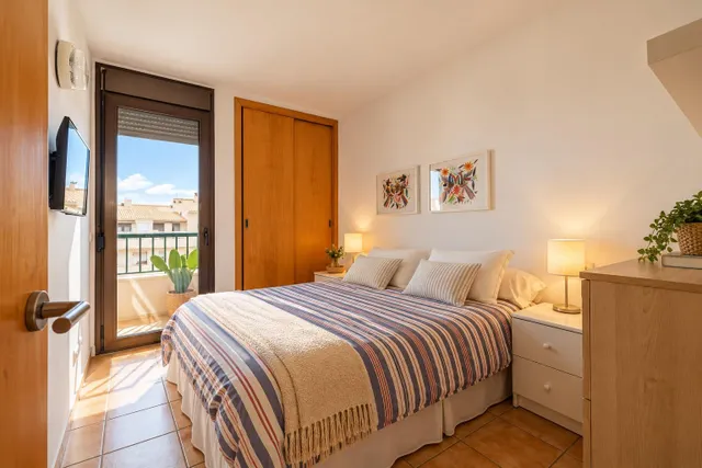 Ático dúplex de 80 m2 con terraza privada y vistas al mar en la Colònia de Sant Jordi — 11