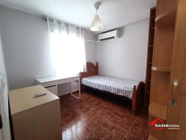 AMPLIO PISO DE 3 DORMITORIOS CON ASCENSOR EN LA FUENSANTA — 12
