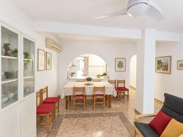 Preciosa Casa en planta baja, 3 dormitorios, a solo 200 metr - foto 2