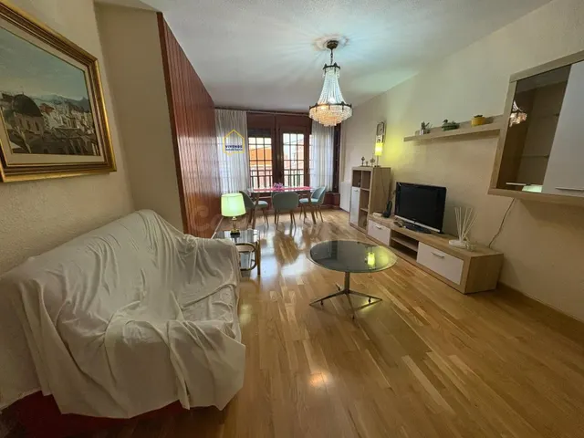 Piso de 4 dormitorios, patio interior y garaje, en la zona d - foto 3