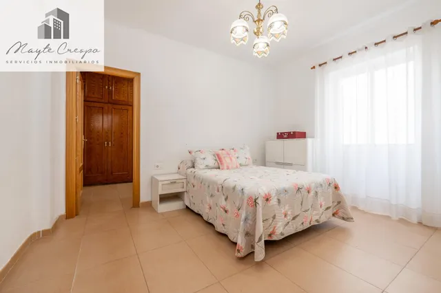 Piso de 87 m2 con 3 dormitorios en Pedro Antonio de Alarcón 27, junto a Recogidas — 32