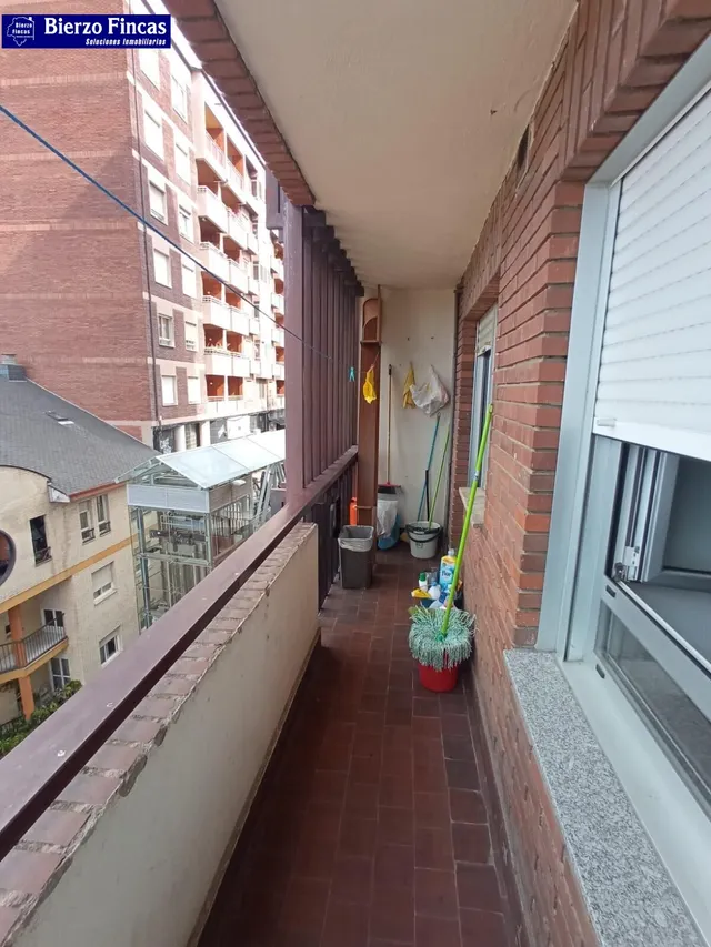 SE VENDE AMPLIO PISO EN PONFERRADA — 12