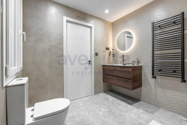 Elegante vivienda reformada de 3 dormitorios en Calle Bailén — 28