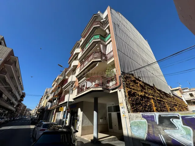 SOLAR URBANO CON ESTRUCTURA DE EDIFICIO EN EL VENDRELL - foto 4