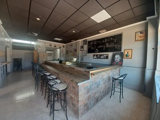 Local Comercial en Venta – Ubicación Inmejorable en Orihuela Costa — 2
