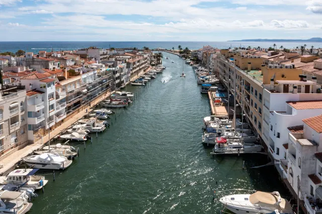 ¡Descubre esta fantastica vivienda en Empuriabrava! - foto 3