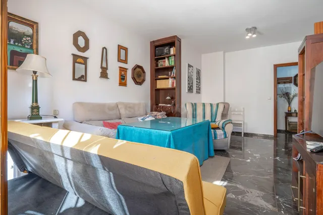 VENTA DE AMPLIO PISO EN AVDA. DE MURCIA (ALBAICÍN) - GRANADA - foto 4