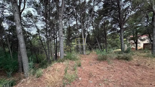 Parcela urbana de 1.294 m2 en Can Coral, Torrelles de Foix - foto 3