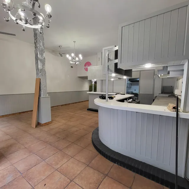 SE VENDE BAR EN LA CASILLA — 22