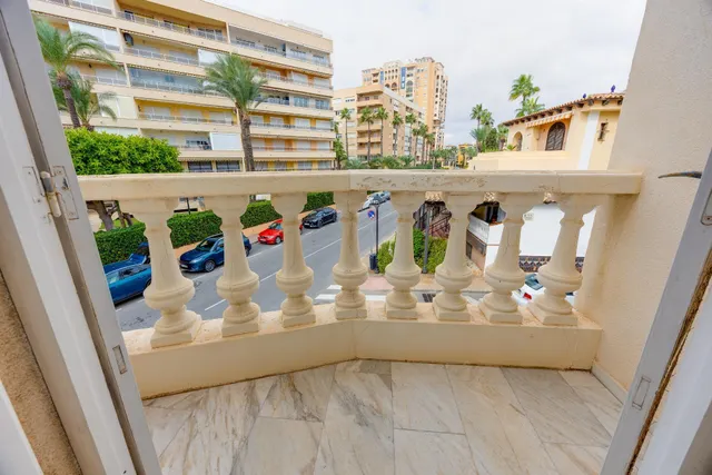 Apartamento de tres dormitorios y dos baños en residencial Duquesa Beach, primera línea de la playa de los locos — 23