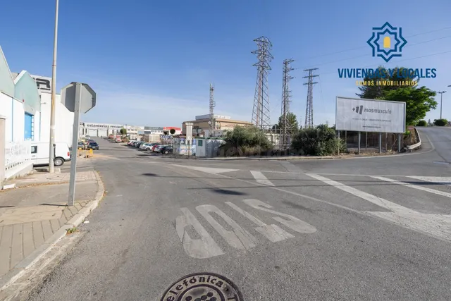 ¡Oportunidad Única! Amplia Nave Industrial en Albolote - foto 5
