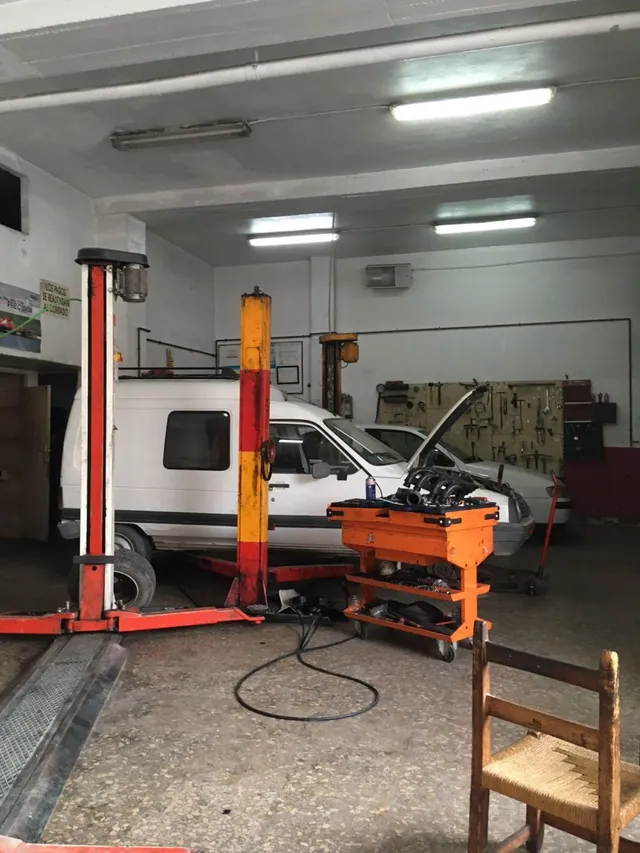 Taller automocion con mas de 20 anos. se vende con licencia o sin licencia. — 8
