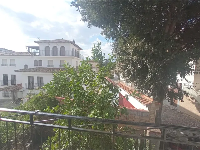SE ALQUILA ESTUPENDO PISO AMUEBLADO — 10
