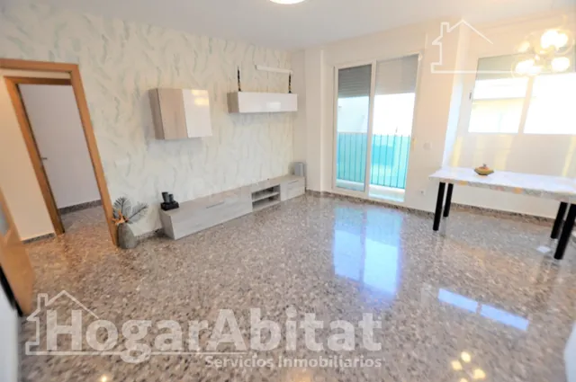 Excelente oportunidad en este amplio piso exterior con balcón, garaje y trastero — 2