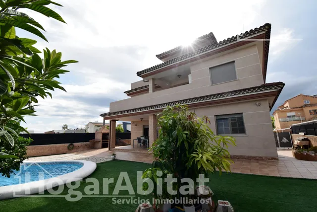 ESPECTACULAR CHALET CON PISCINA, GARAJE, TERRAZA Y ASCENSOR — 11