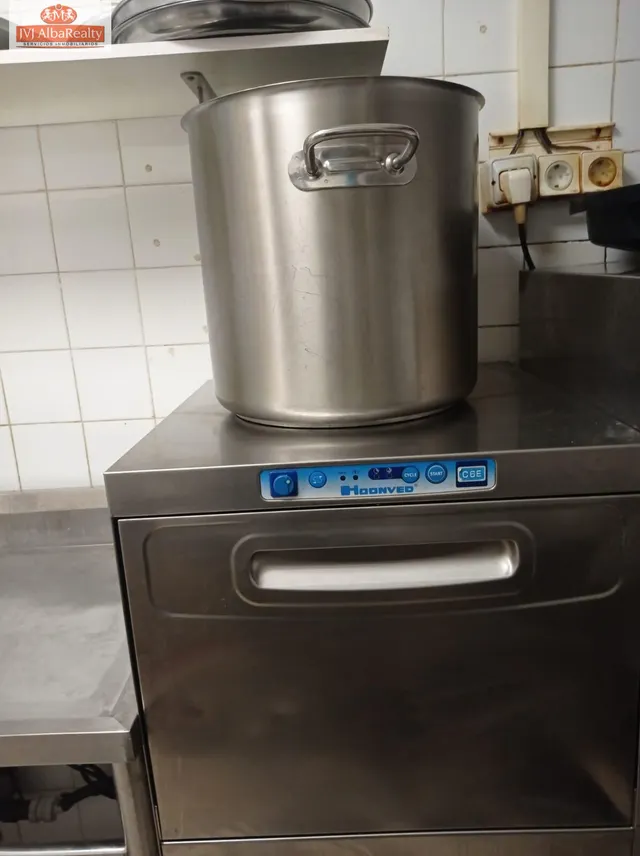 LOCAL EN VENTA ZONA ENSANCHE — 8