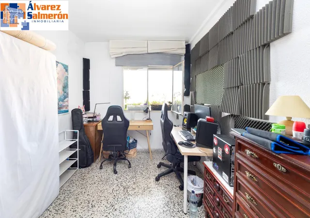 En Venta Piso de 4 dormitorios con ascensor, ideal para reformar a tu gusto. — 8