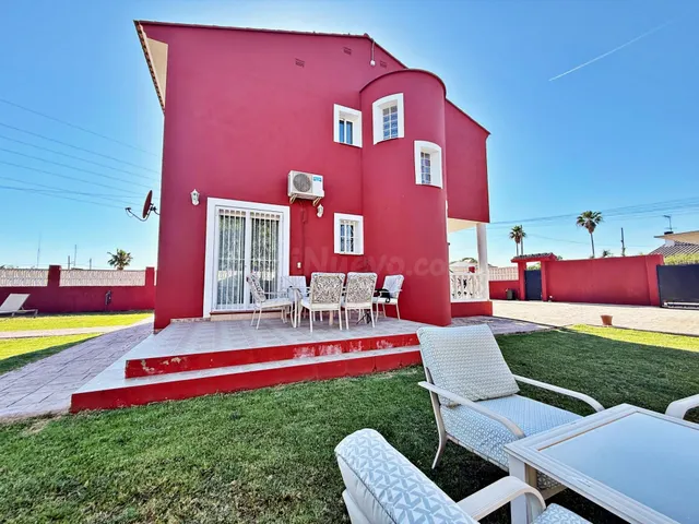 ¡Chalet de Ensueño en Llíria: Listo para Entrar a Vivir y Di