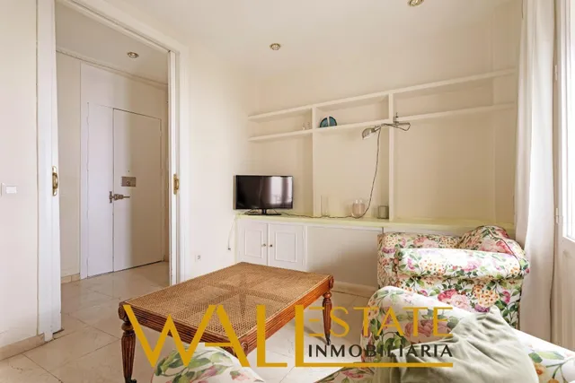 Amplio piso en venta para reformar en Argüelles — 22