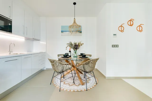 Se vende preciosos apartamento en Poniente con 2 dormitorios, 1 baño, parking y trastero — 8