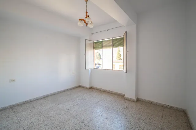 TRES AMPLIOS PISOS,LOCAL COMERCIAL , GARAJES Y GRAN SOLAR, EN EN CENTRO DE ORGIVA — 42
