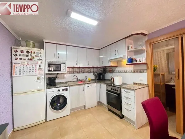 Chalet independiente con piscina privada, 5 dormitorios y placas solares en parcela de 450 m2 — 31
