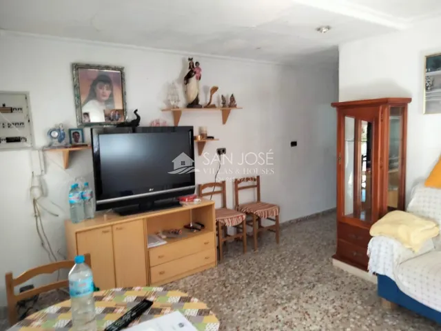 SE VENDE CHALET EN ELCHE — 32