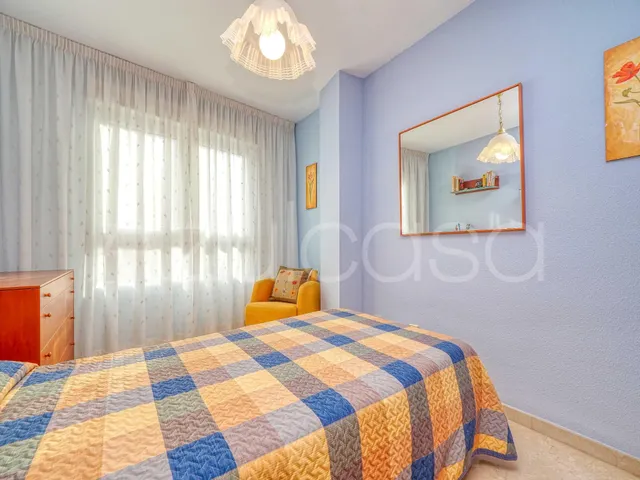Piso en venta de 4 dormitorios y 2 baños completos con garaje Junto al Mercado Central de Alicante — 12